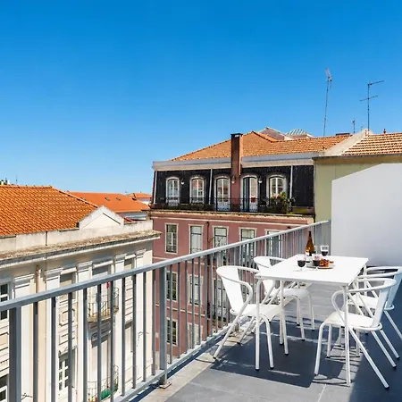 Daire Bright 2br Terrace In Estrela *