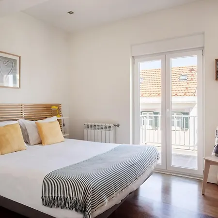 Daire Bright 2br Terrace In Estrela