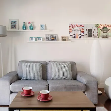 Daire Bright 2br Terrace In Estrela Lisboa
