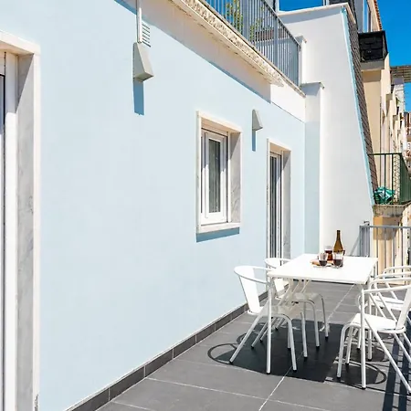 Daire Bright 2br Terrace In Estrela