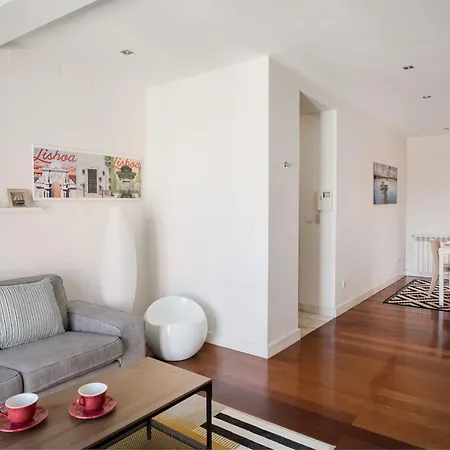Daire Bright 2br Terrace In Estrela
