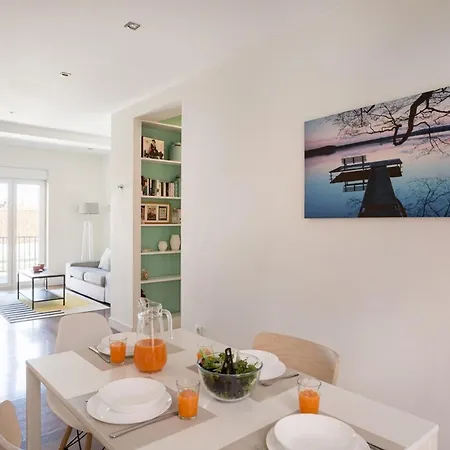 Bright 2br Terrace In Estrela Apartment