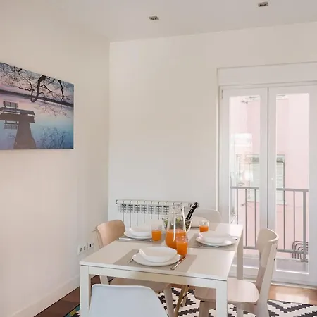 Daire Bright 2br Terrace In Estrela Lisboa