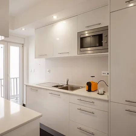 Bright 2br Terrace In Estrela Apartment *