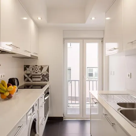 Apartment Bright 2br Terrace In Estrela *