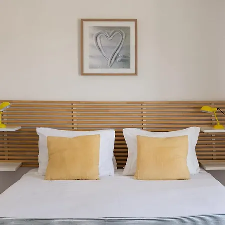 Daire Bright 2br Terrace In Estrela