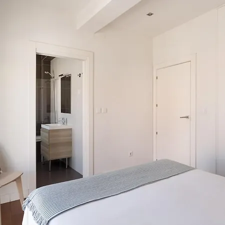 Daire Bright 2br Terrace In Estrela
