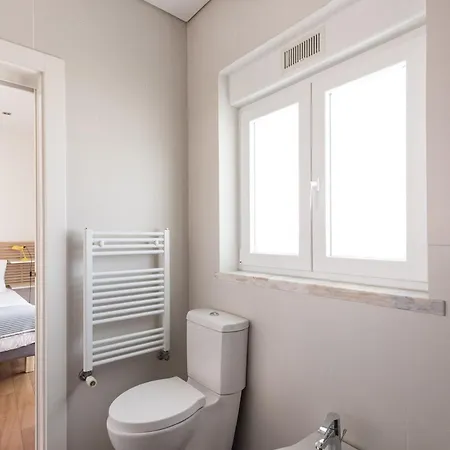 Daire Bright 2br Terrace In Estrela