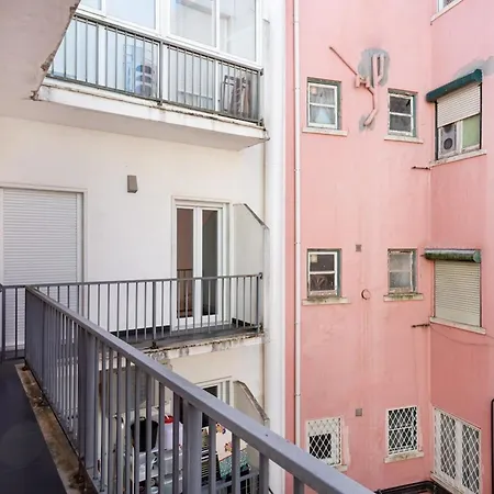 Bright 2br Terrace In Estrela Daire *