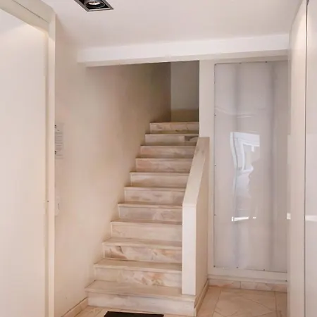 Daire Bright 2br Terrace In Estrela *
