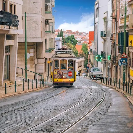Daire Bright 2br Terrace In Estrela Lisboa